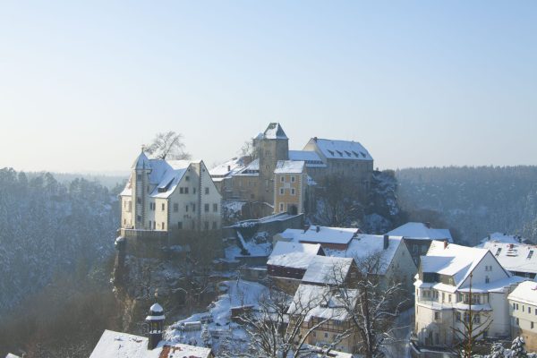 Die Burg im Winter mit Schnee