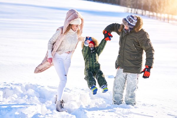 Familie im Winter